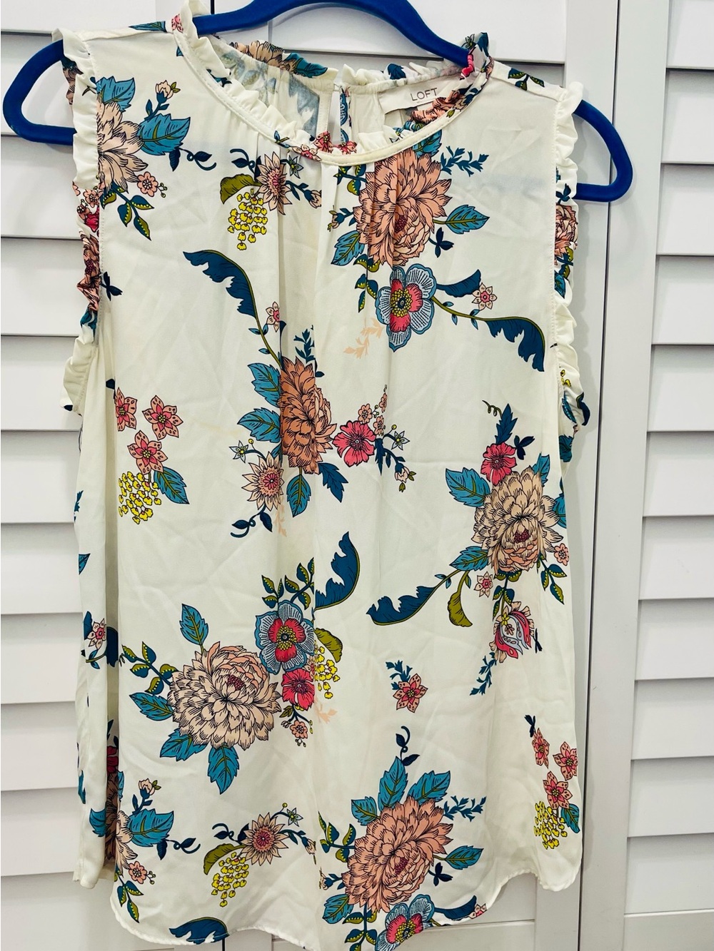 LOFT Multi-Color Floral Ruffle-Sleeve Cream Tank Top Size M